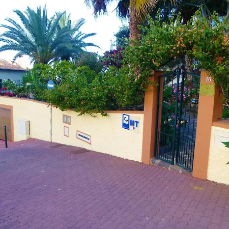 Vakantiehuis Comfortable In With Sea View Funchal (Madeira)